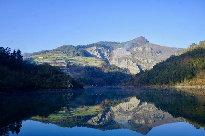 El embalse de Doiras, desde la presa.