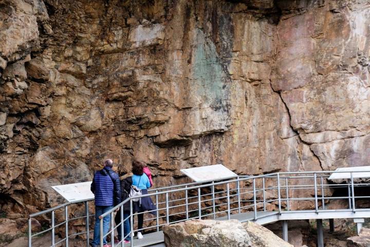 Cueva con pinturas rupestre en Cañamero, en la comarca de las Villuercas (Cáceres).