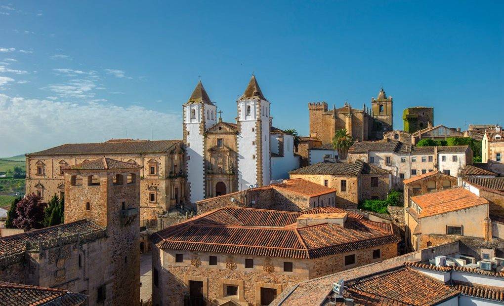 Cáceres cuando se apagan las cámaras