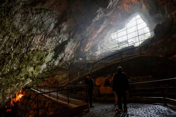 sala de los pastores de la cueva de mendukilo