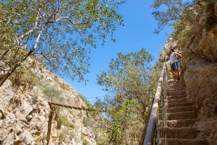 La bajada al cañón se hace por unas escaleras bien empinadas.