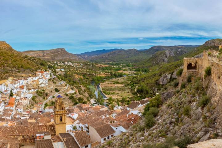 La vista panorámica de Chulilla y su entorno natural.