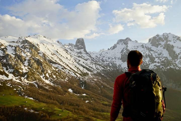 El Naranjo de Bulnes desde la Peña Main.