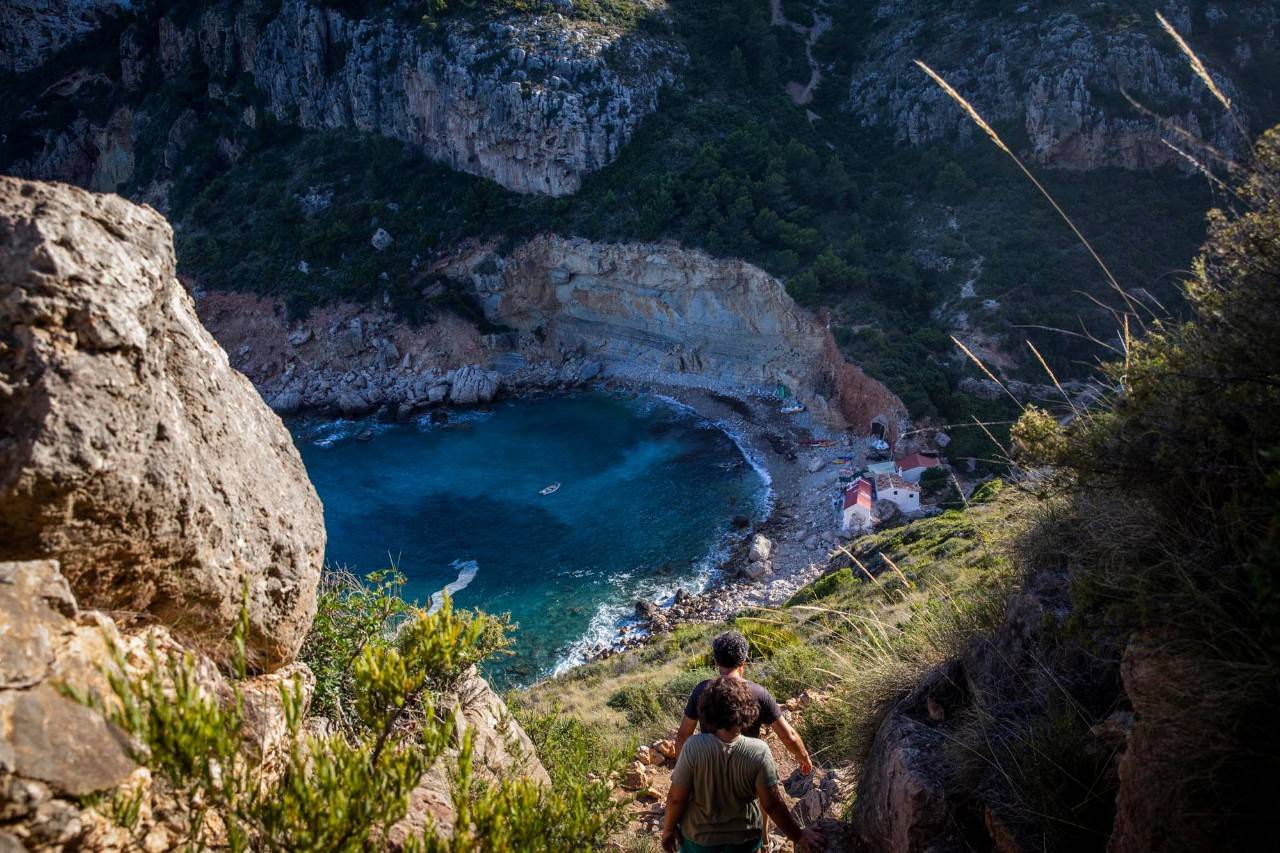 Un paseo entre barrancos que se asoman al Mediterráneo