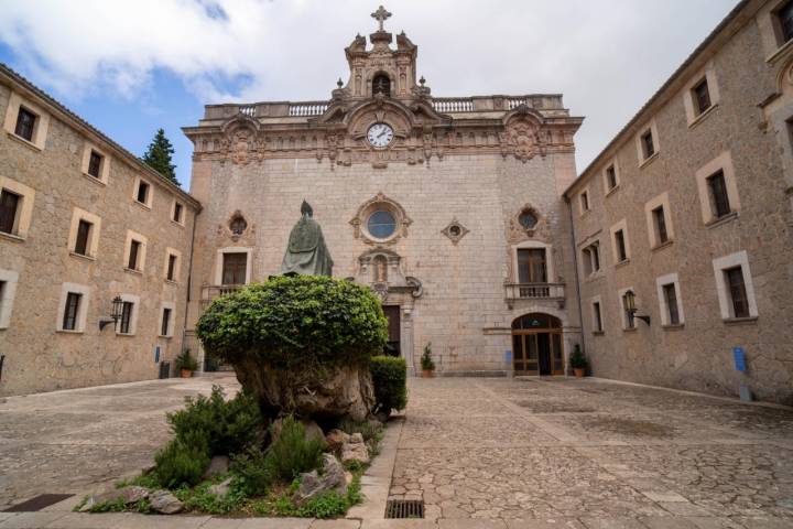 Interior del Monasterio de Lluc (Mallorca).