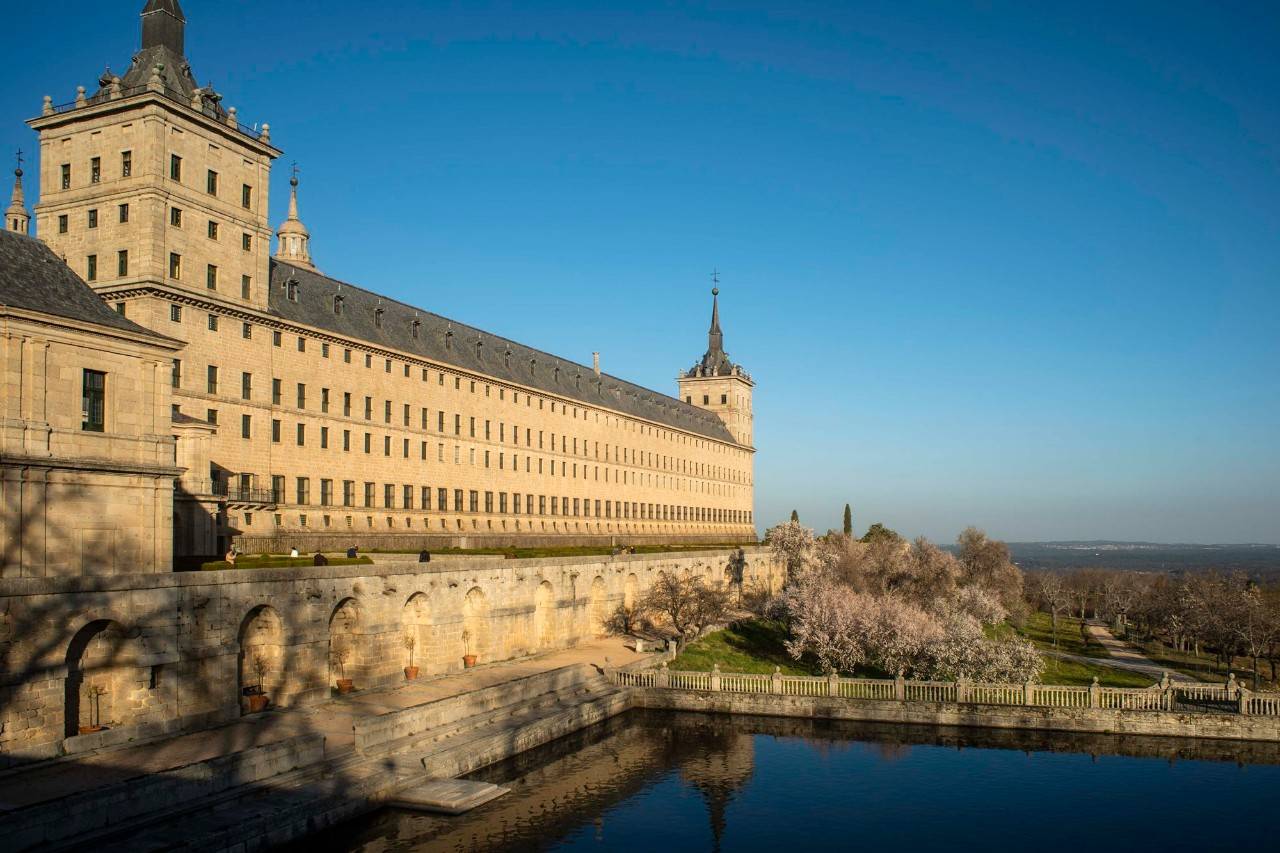 4 extranjeros nos mandan al psiquiatra en El Escorial