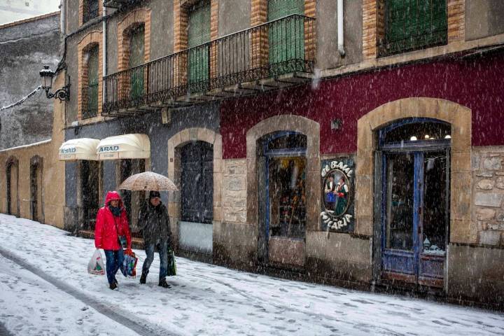 La nieve anima la actividad en una ciudad que también vive del esquí.