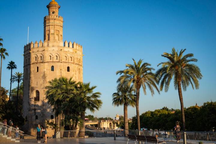 La Torre del Oro al atardecer, camino de La Macarena, el barrio donde vivió Borges.