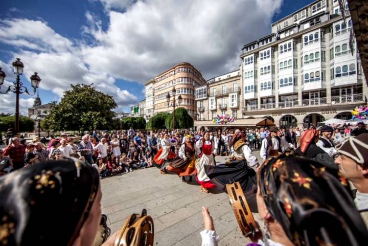 El traje tradicional gallego sale a la calle. Foto: San Froilán.