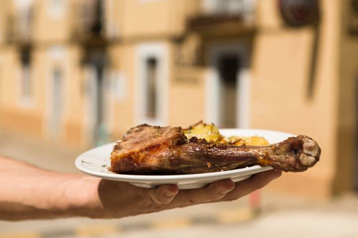 Jarrete de ternasco asado del restaurante Caldearenas. 