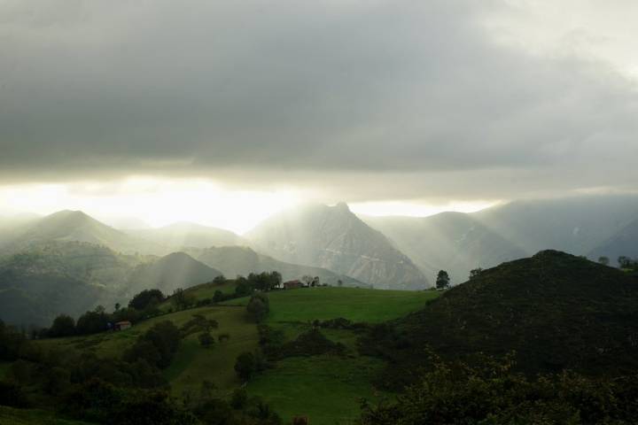 atardecer en la montaña astur.