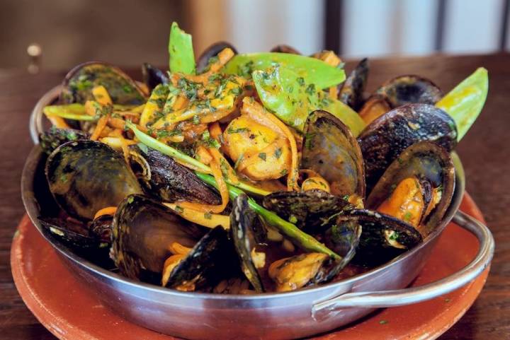 Tapa de mejillones en el Maquila. Foto: Beto Criado.