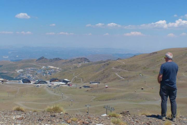 Sierra Nevada en verano. Sin una gota de nieve