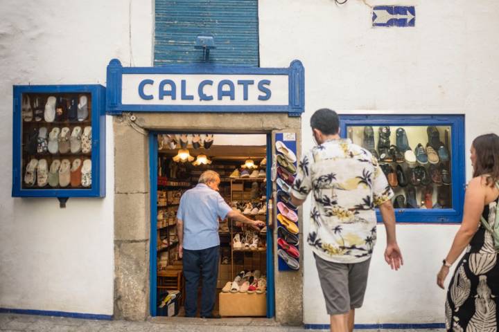 Zapatería en el barrio de pescadores de Sitges