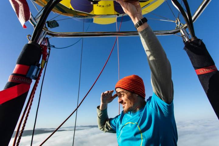 Paseo en globo por Bocairent (Valencia): Raül Carbonell, cofundador de 'Tot Globo', pilotando