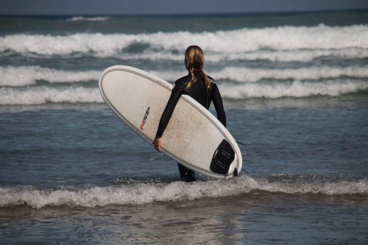 Las olas de la isla son, en definitiva, el sueño de cualquier surfero.