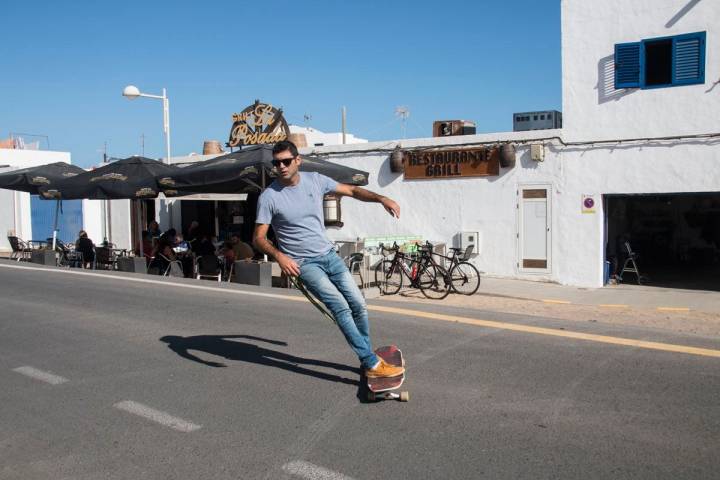 El ambiente en Caleta invita a practicar otros deportes.