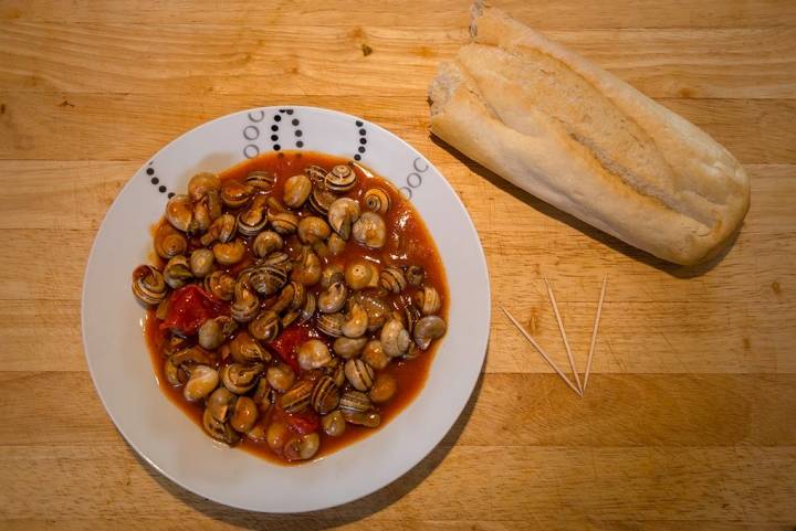 El guiso de caracoles es un plato tradicional de la zona campera.