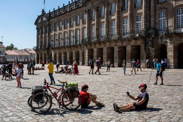 La experiencia bien merece una foto final en la plaza del Obradoiro.