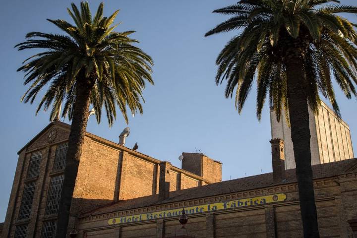 El hotel debe su encanto a su pasado más reciente: era una antigua harinera.