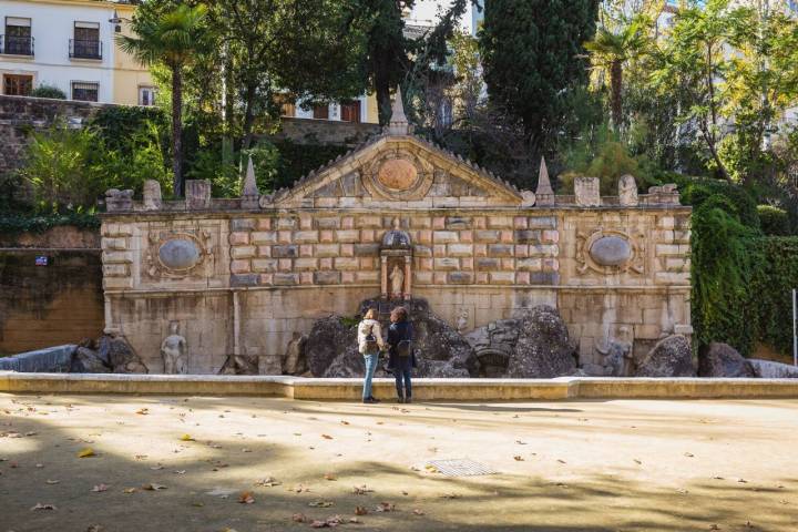 La Fuente de la Salud Rey fue erigida en el siglo XVI.