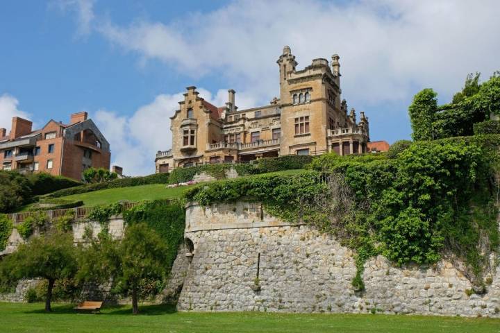 Vistas del Palacio Arriluze, en Getxo, Vizcaya.