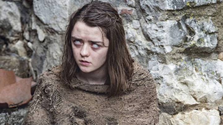 Arya Stark, siempre pasando penas. Foto: D.R.