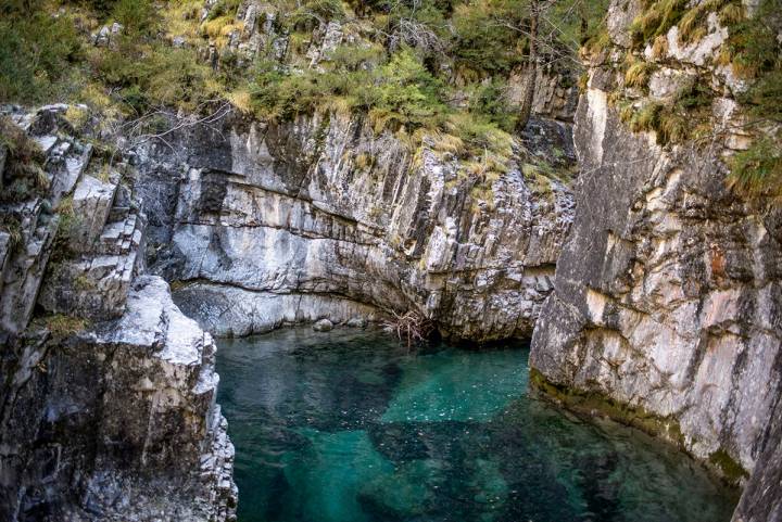 El color del Ara cambia en los pozos más cercanos al puente de Los Navarros.