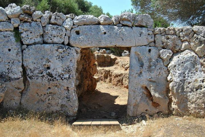 Algunos restos  talayóticos. Foto: Turismo de Menorca.