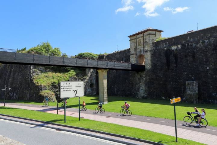 Hondarribia: exterior de la muralla