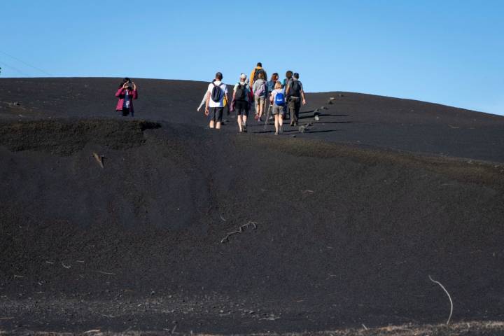 El paraje parece un auténtico desierto de arena negra.