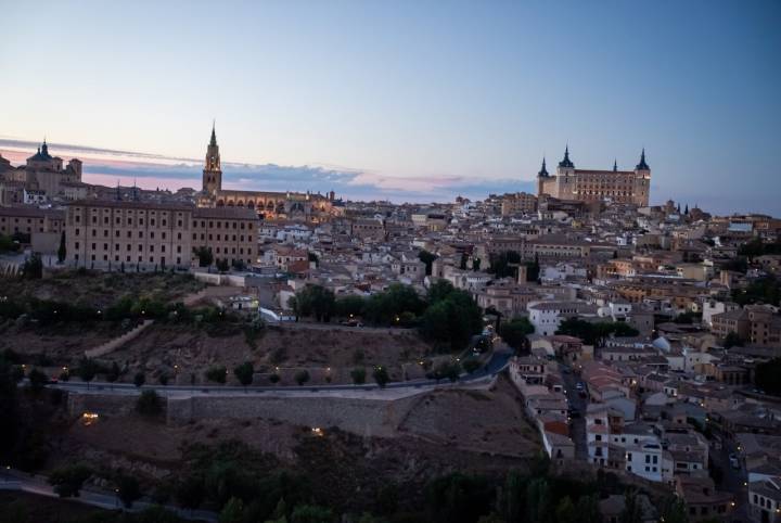 La torre de la Catedral y el Alcázar destacan entre el resto de edificios.