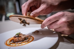 Barcelona 25/01/23 Atempo. Oca a la royal con calabaza asada, ajos guisados y fermentados con trufa blanca.