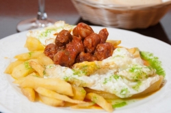 ¿Qué tal unos huevos con chistorra en Casablanca? Foto: Bar Casablanca