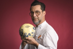 Quique Dacosta con los Tres Soles por su restaurante "Quique Dacosta".