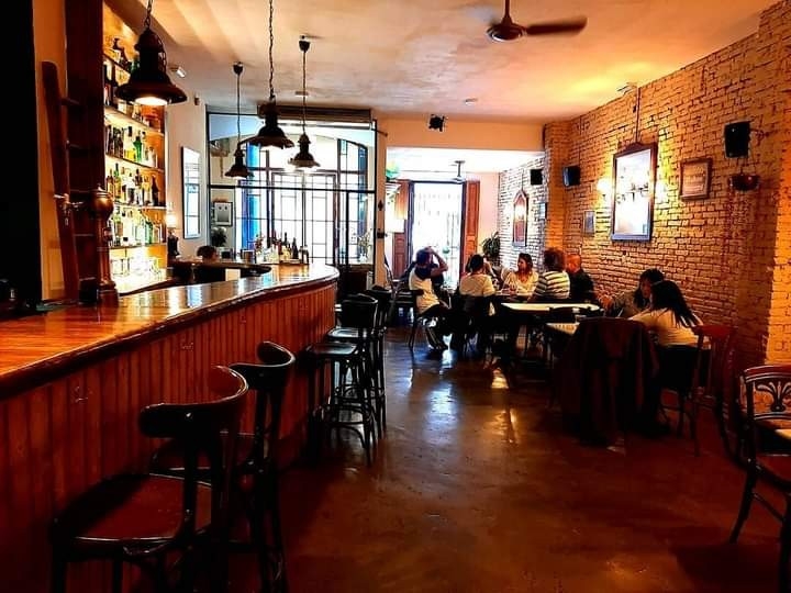 El Bajo Bar