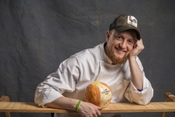 Ramón Piñeiro con su sol por La Cocina de Ramón adquirido en 2019.