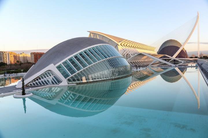 Vanguardista edificio de la Ciudad de las Artes y las Ciencias. Fotografía: Luis Rubio.